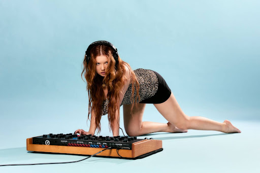 Izza Gara - '3000' featuring Miso Extra
