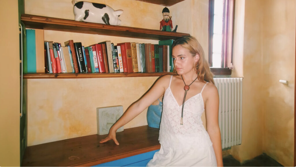 Avery Cochrane - 'Shapeshifting on a Saturday Night (Alone in My Bedroom Version)'