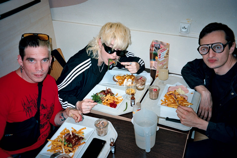 Mont Loser - 'Never Guess'