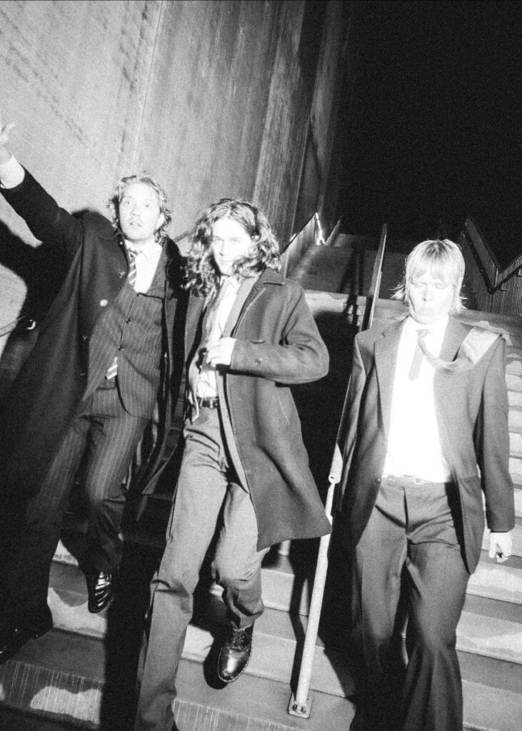 Farveblind - 'Natural Behaviour' (feat. Emmeline)